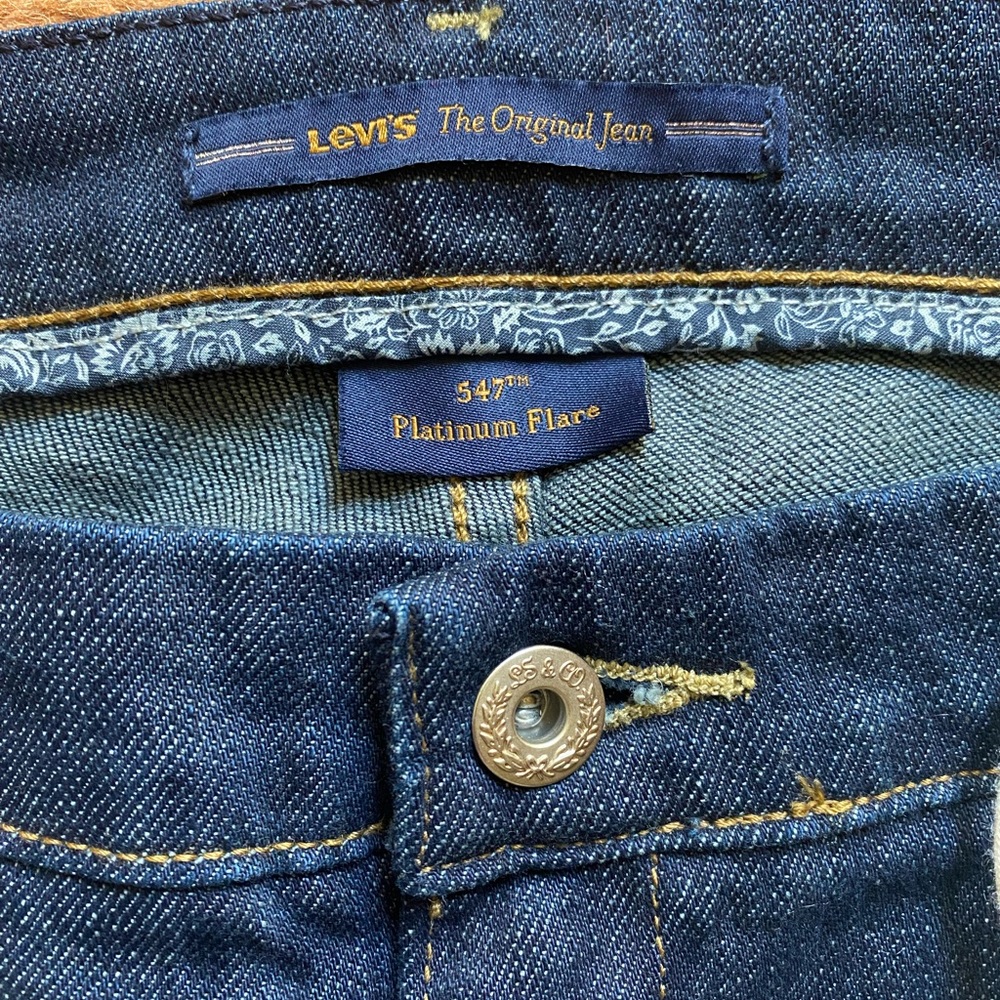 Ladies Levi’s Size 12 Platinum Flare Jeans - Picture 3 of 8
